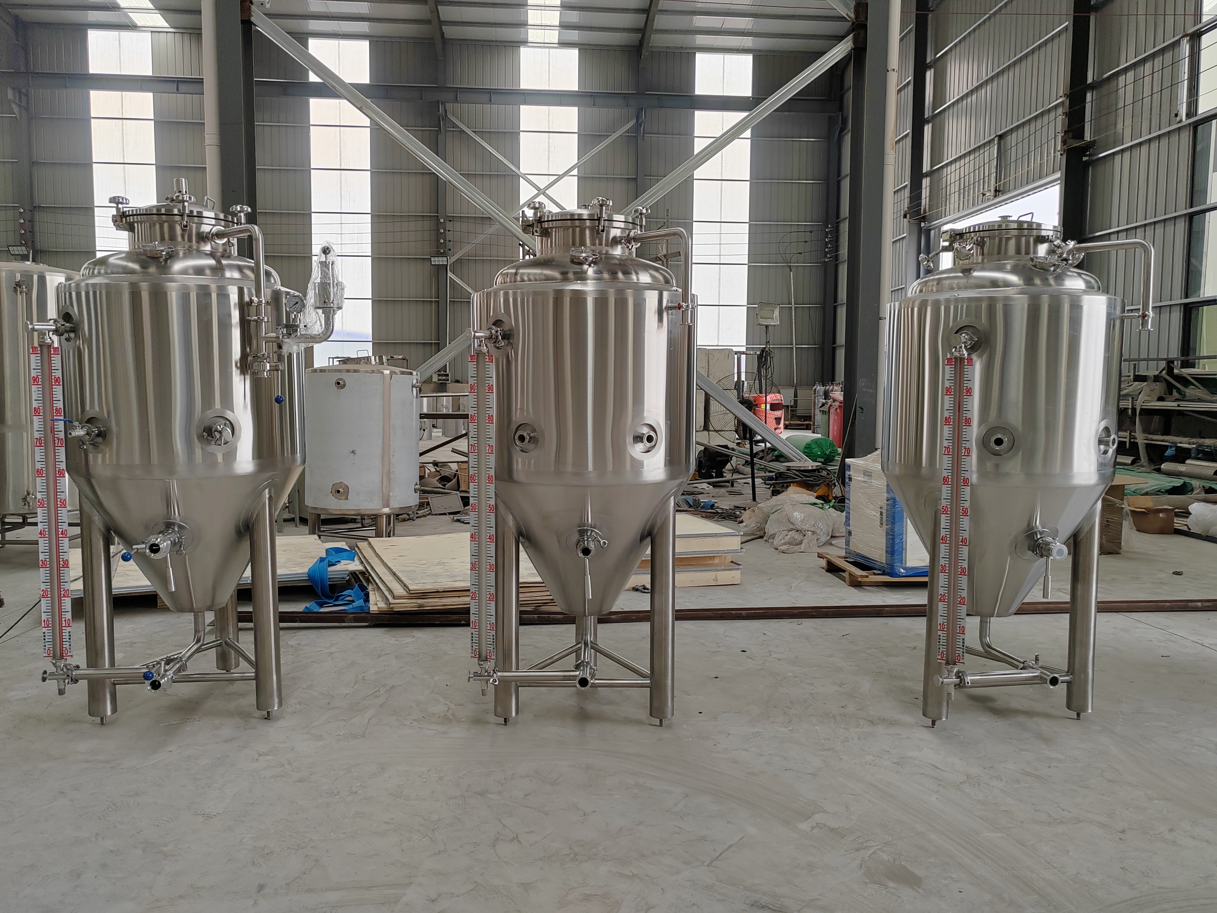 New 200L Tanks For Underdog Brewery In Thailand