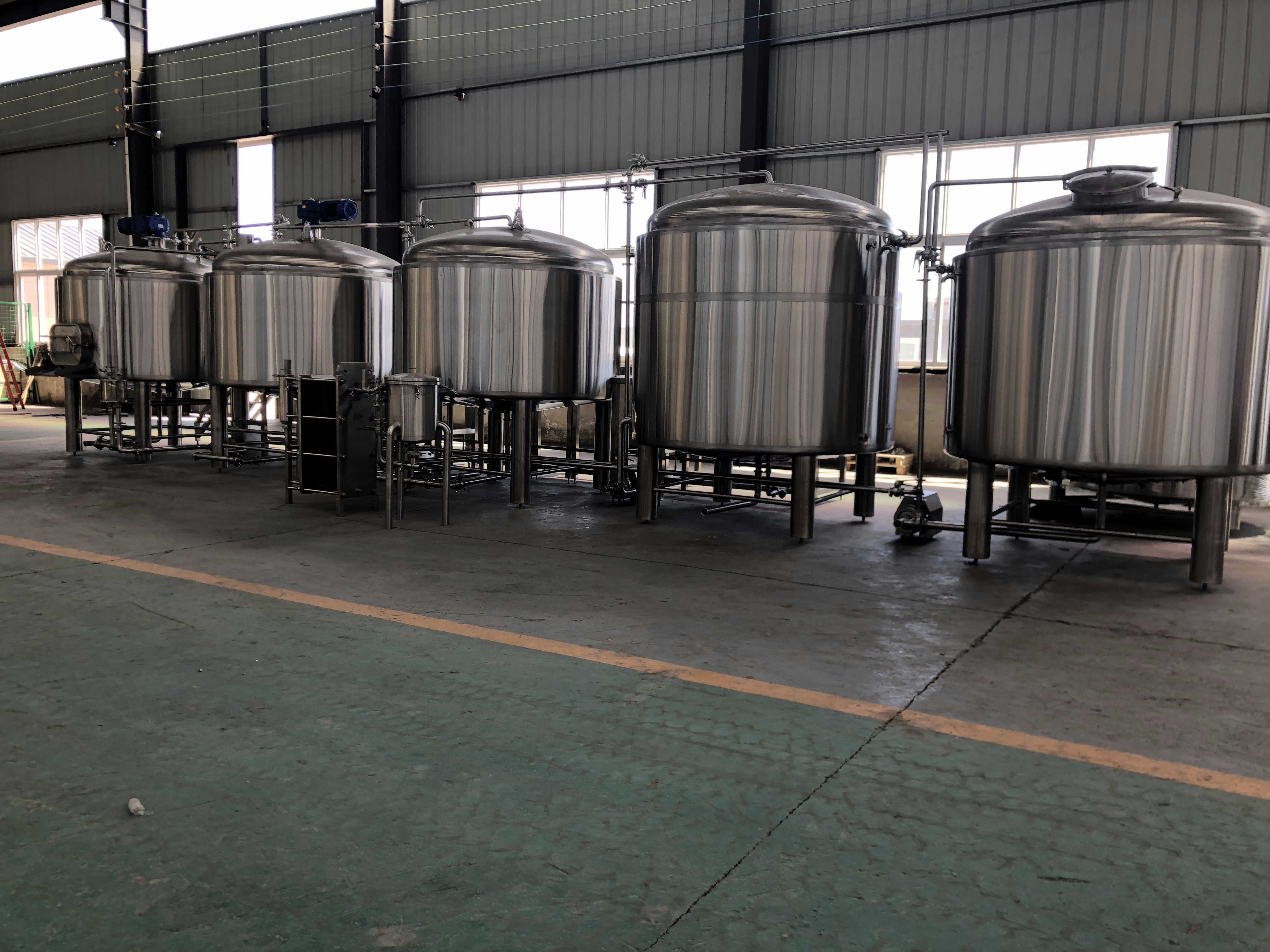Russia 2000L Beer Brewery Project Four Vessel Beer Brewing Equipment